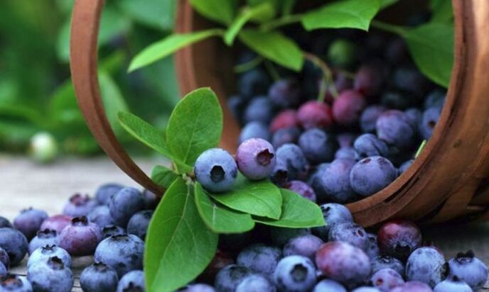 Blueberries are a popular berry that can effectively improve vision. 