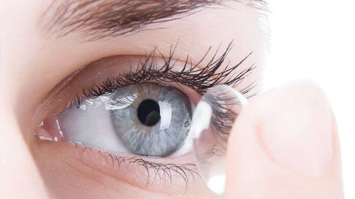 The optical way to correct vision is to wear contact lenses. 