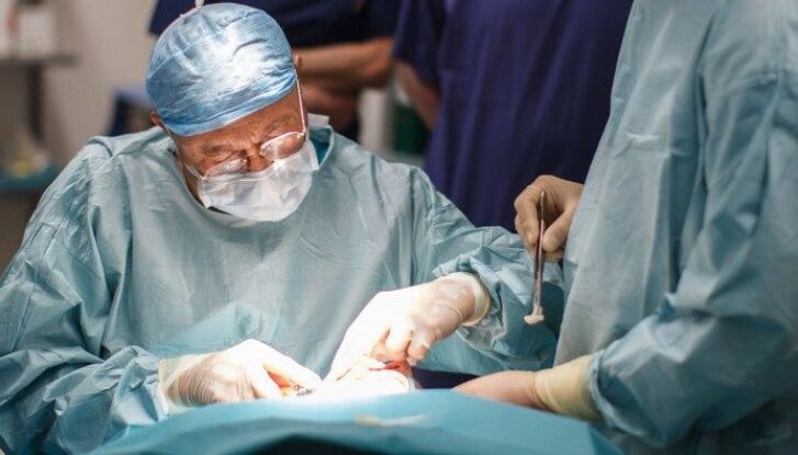 Surgery to remove the vitreous fluid from the eye (vitrectomy)